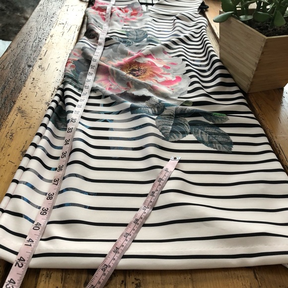 Perfect Sext VDay Floral Fitted Midi Dress - Picture 4 of 6